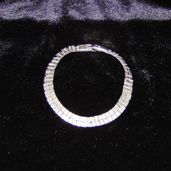 Vintage Jewelry - Vintage 70s Silver Tone Bracelet Vintage Jewelry - Vintage 70s Silver Tone Bracelet